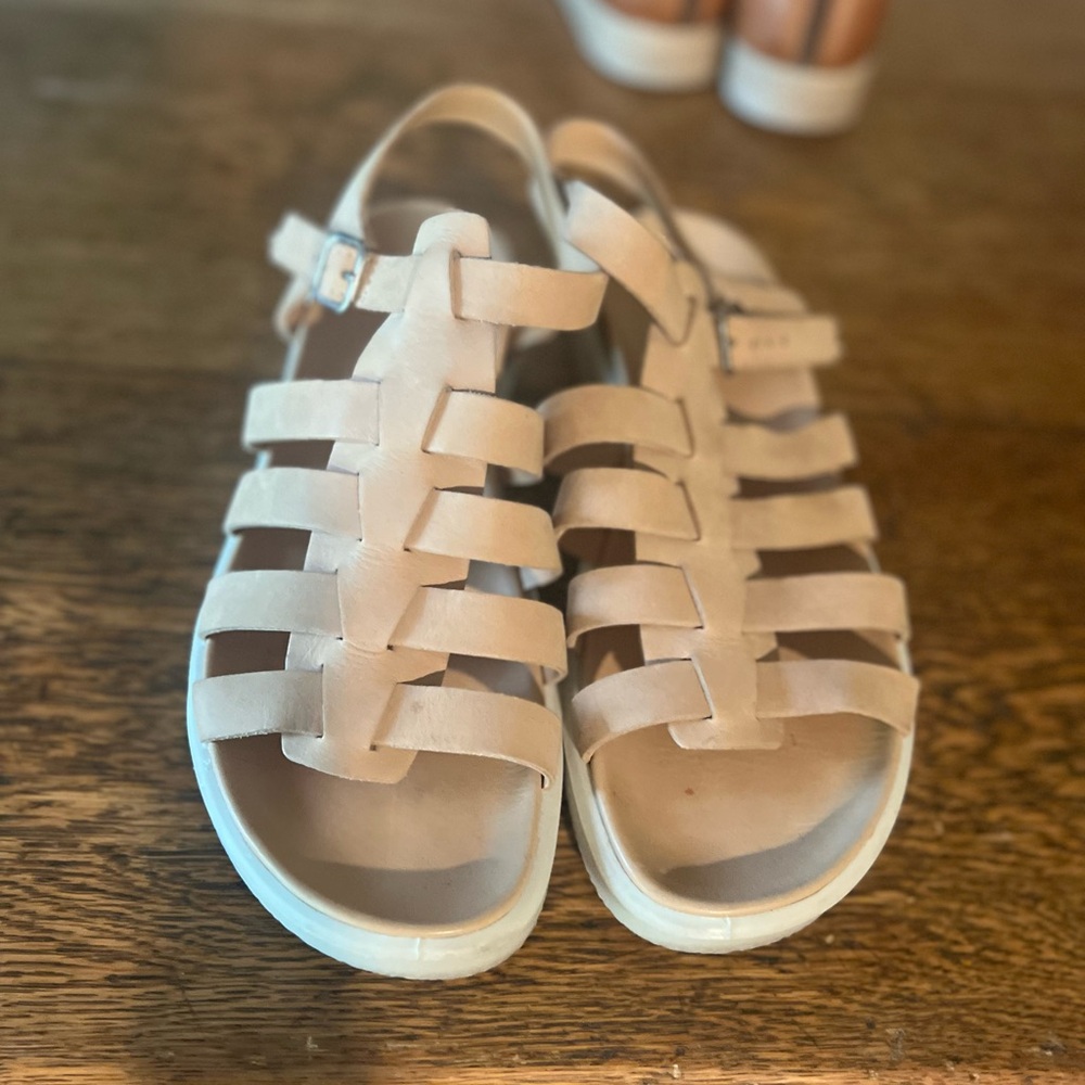 Women’s size 40 (9-9.5) ECCO Flowt Luxe Sandals